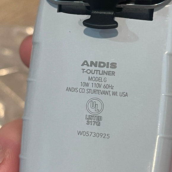 Andis 04780 Professional T-Outliner Beard & Hair Trimmer for Men - Picture 4 of 5